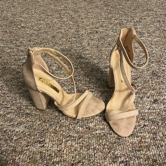 Heels - Picture 12 of 12